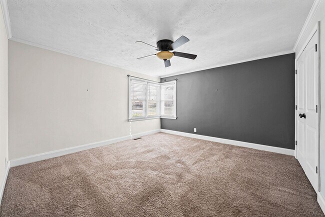 Building Photo - Renovated 3 Bedroom Pet Friendly Home For Rent!