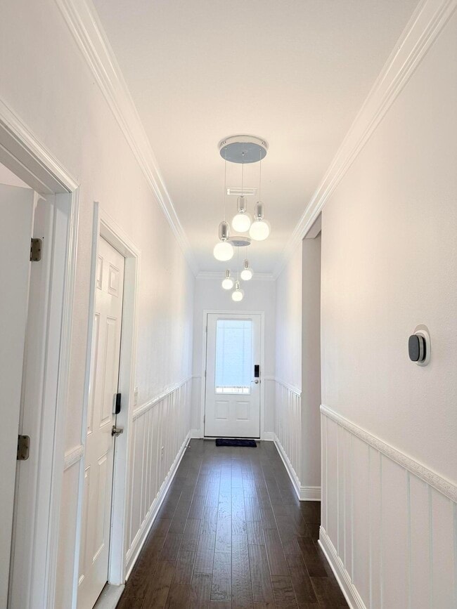 Building Photo - 590 Las Roblas Grande Dr