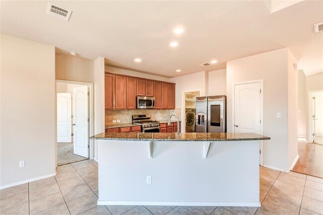 Building Photo - 1604 Greenside Dr