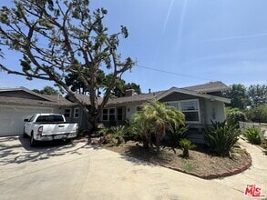Building Photo - 8936 Balboa Blvd