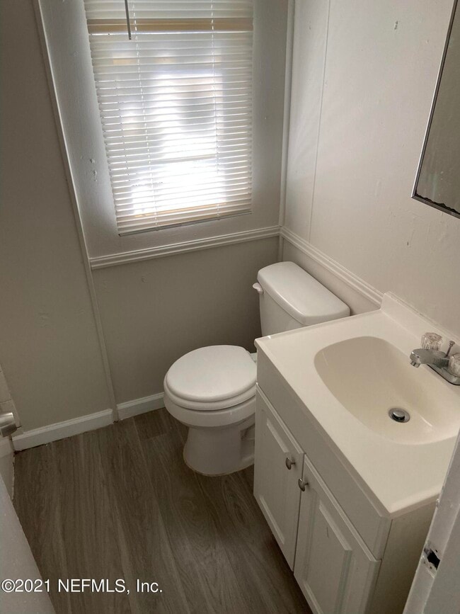 Building Photo - 5366 Baycrest Rd