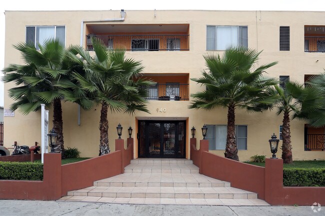 Building Photo - 940 Magnolia Ave