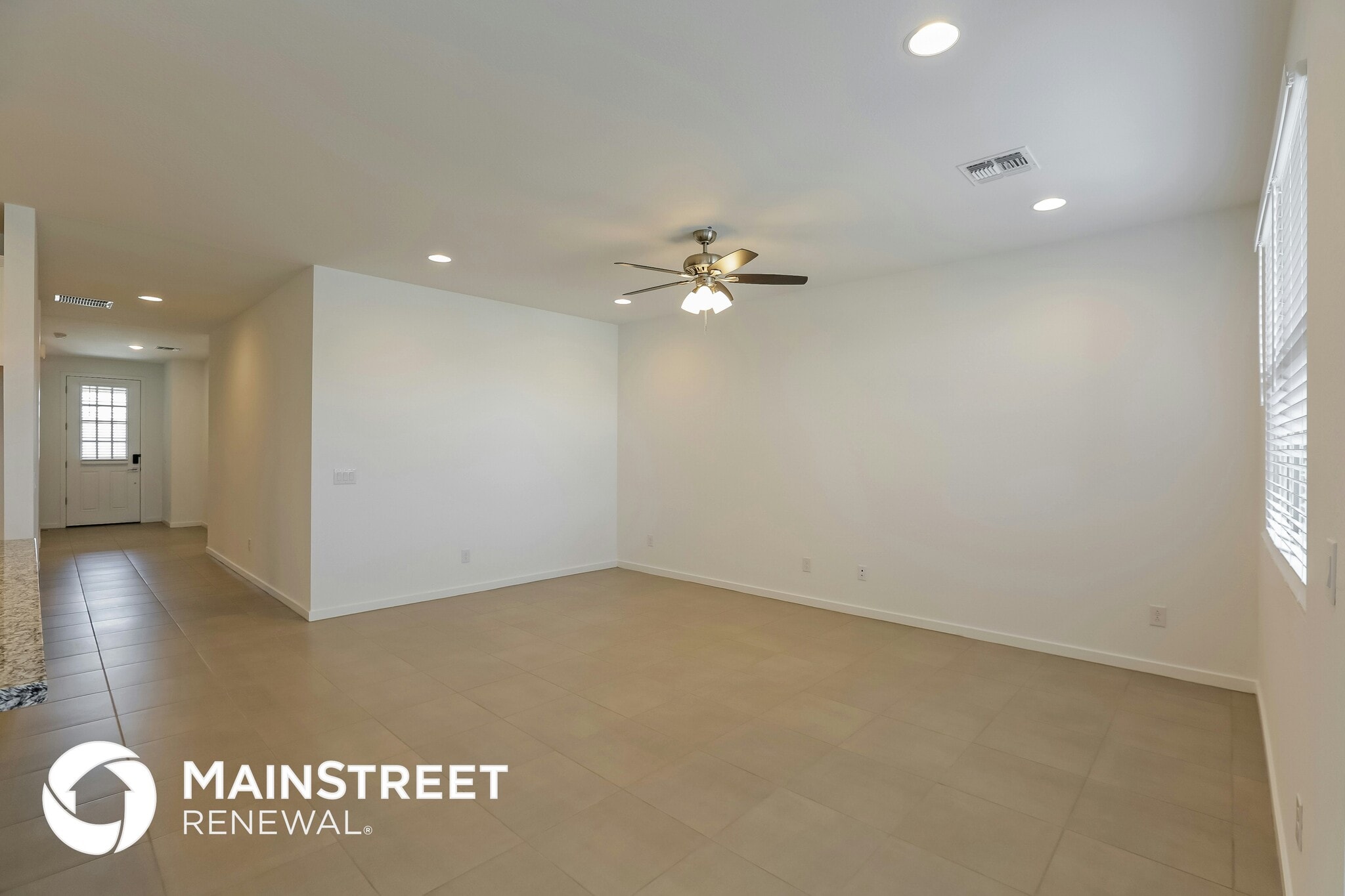 Building Photo - 10916 S 55th Ln