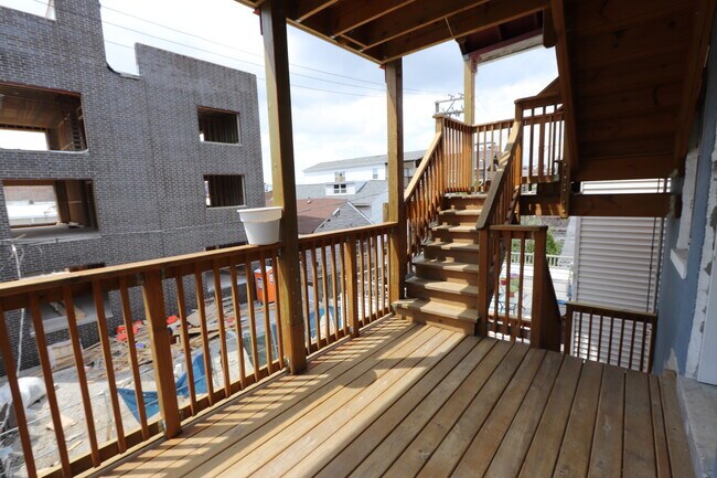 Building Photo - 1625 W Beach Ave