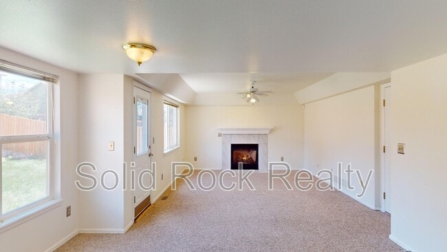 Building Photo - 2635 Leoti Dr