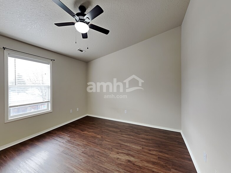 Building Photo - 6384 S White Cliff Ave