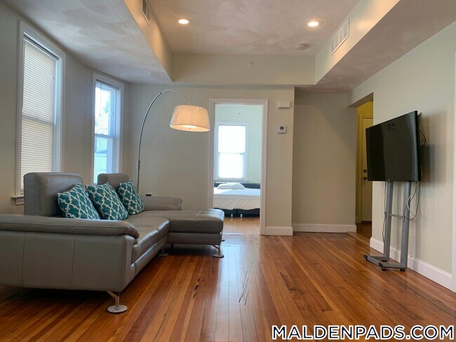 Building Photo - 74 Wyeth St