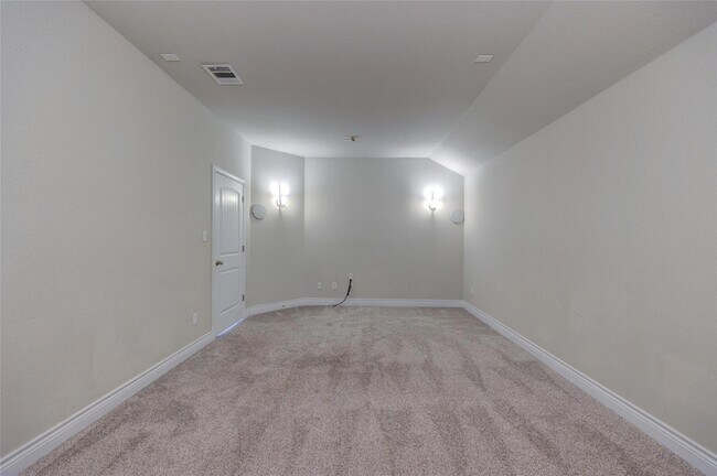 Building Photo - 431 Millard St