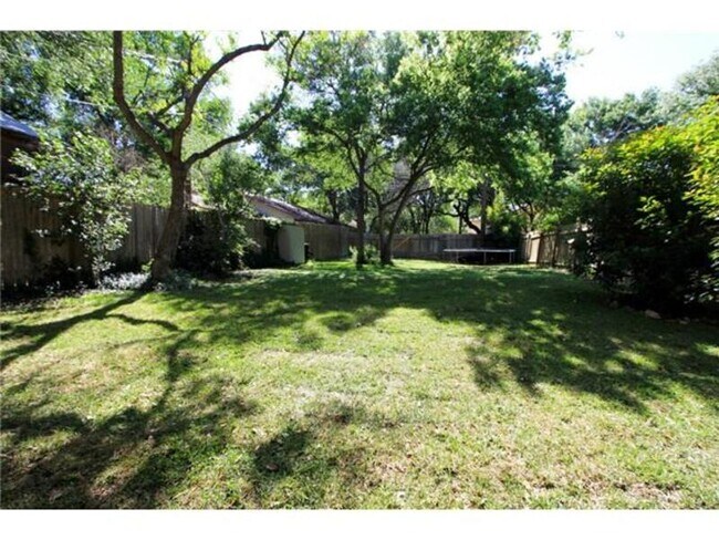 Building Photo - 8113 Baywood Dr
