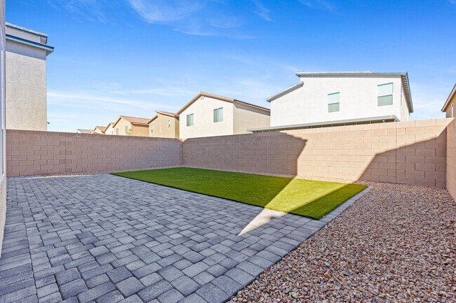 Building Photo - Newly Built 6 Bed / 2.5 Bath Single-Family Home with Upgraded Kitchen and Fully Fenced Yard in So...