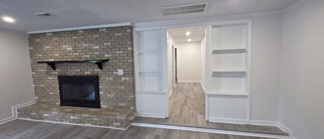 Building Photo - 100 Southburn Dr