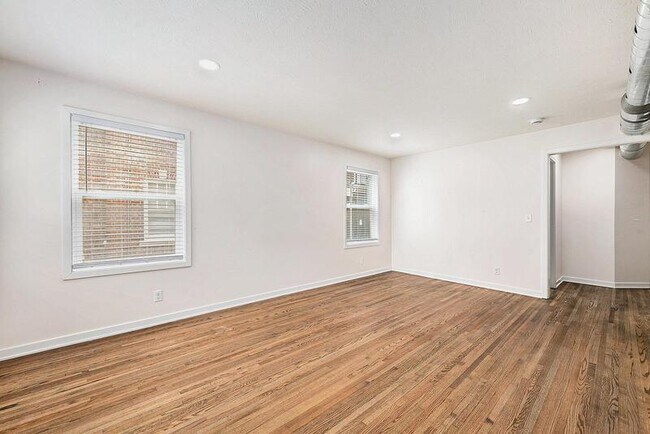 Building Photo - 116 N 32nd Ave
