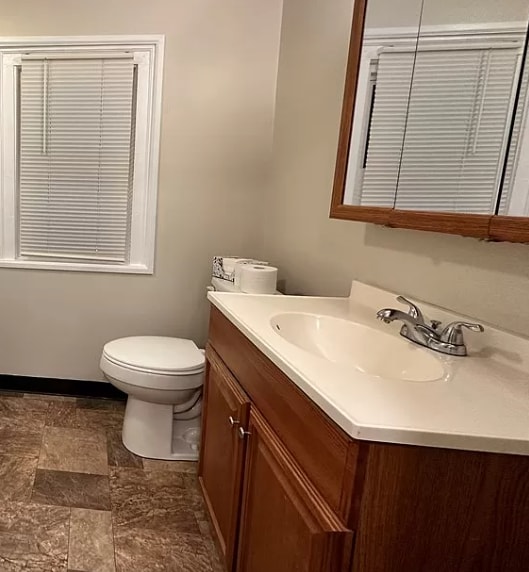 Building Photo - 313 William St