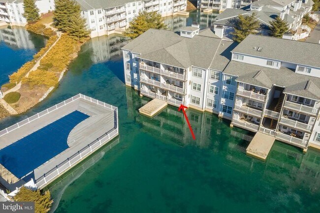 Building Photo - 600 Waters Edge Dr
