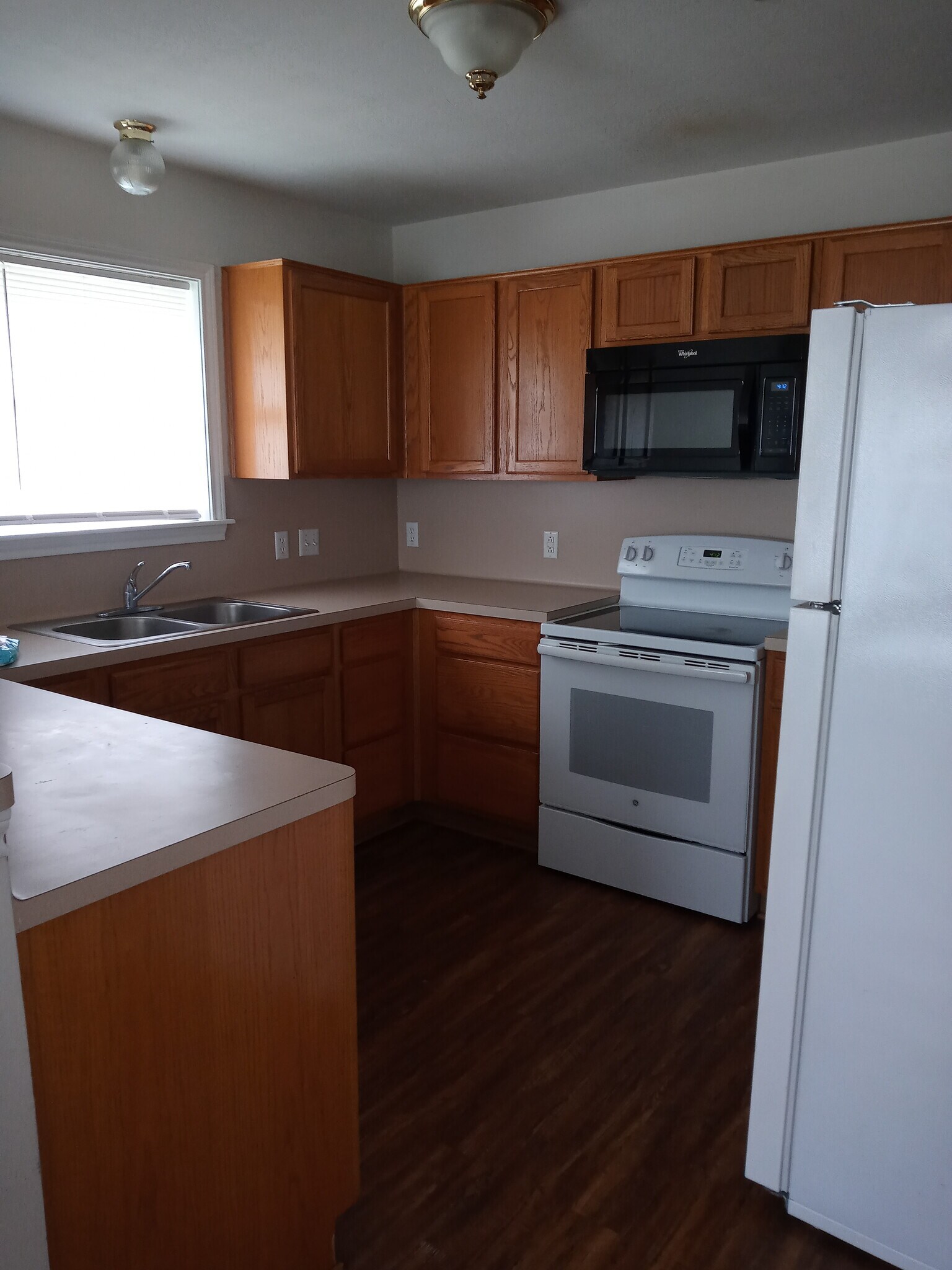 Building Photo - 1210 webhollow Cir