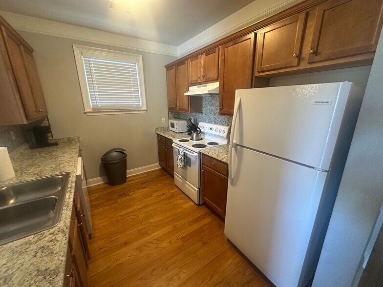 Building Photo - Room in Duplex on Griffin St NW