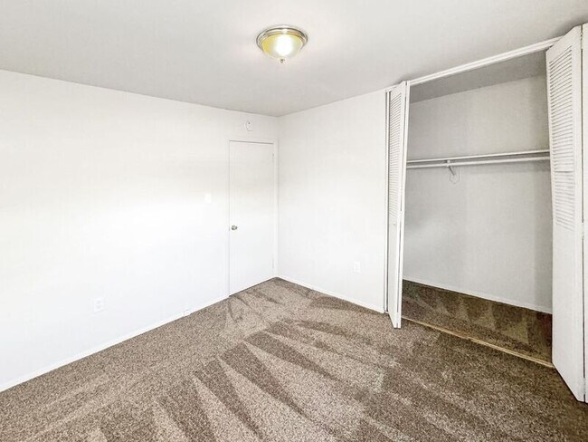 Building Photo - 111 Newcastle Dr