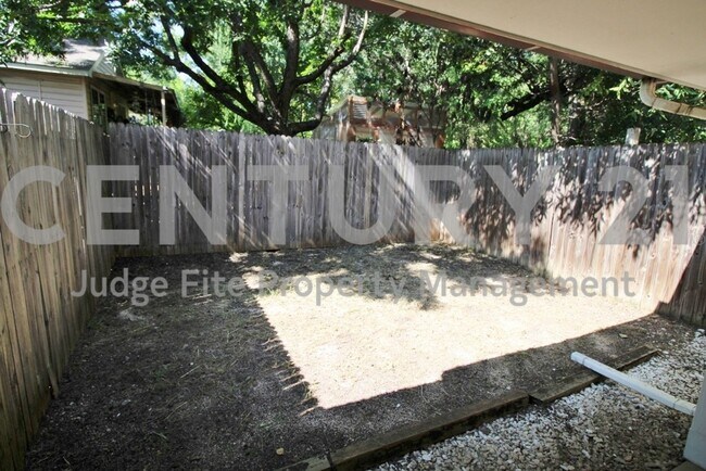 Building Photo - Affordable 2-Story 2/1.5 Townhome in Dunca...