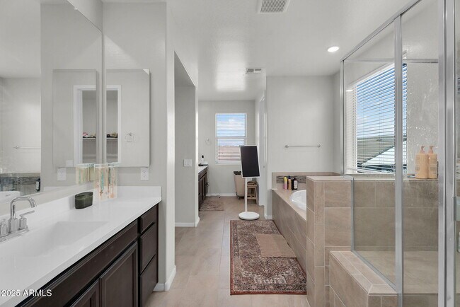 Building Photo - 9418 E Theia Dr