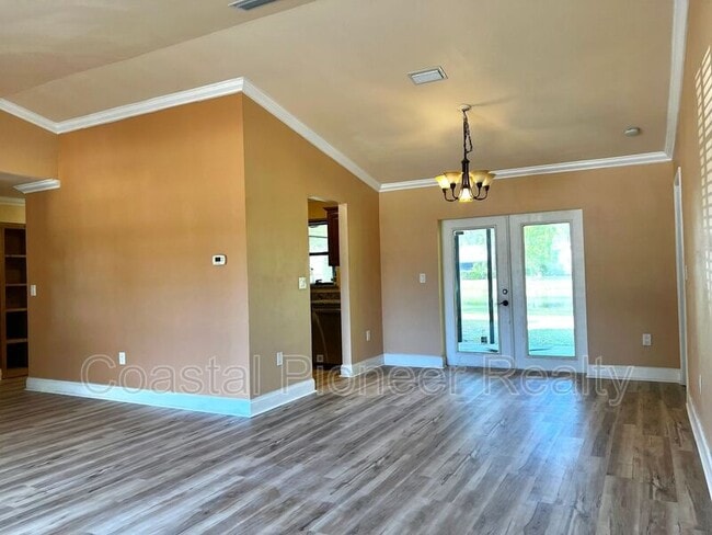 Building Photo - 3233 Oakwood Pl