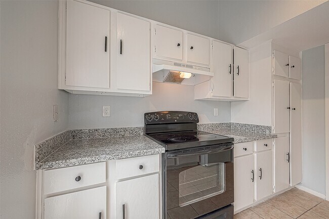 Building Photo - 9809 Richmond Ave.