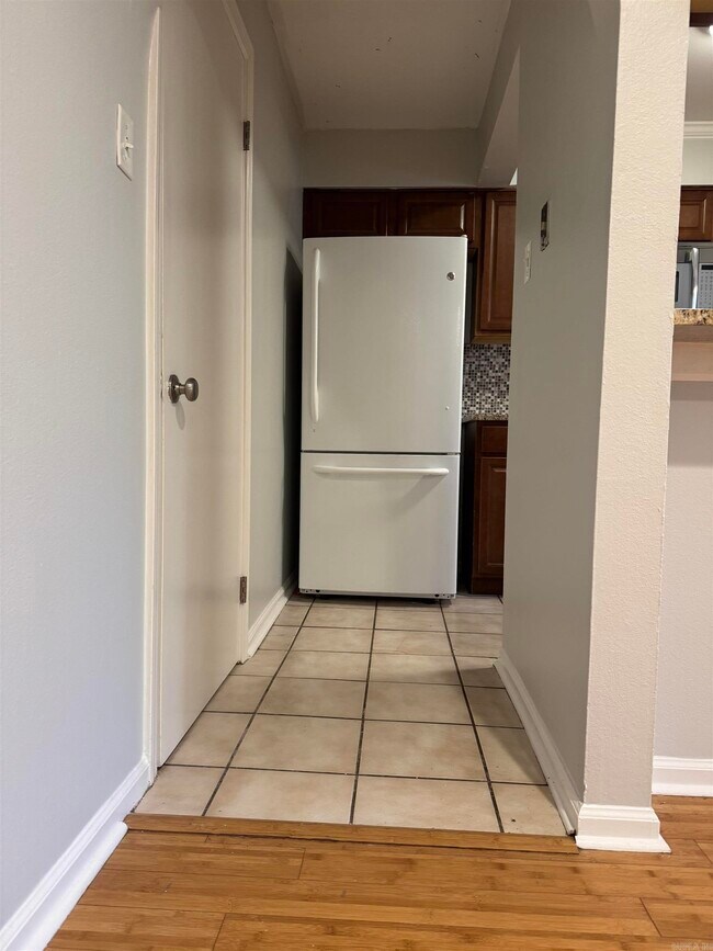 Building Photo - 301 Kings Row Dr