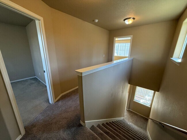 Building Photo - g434