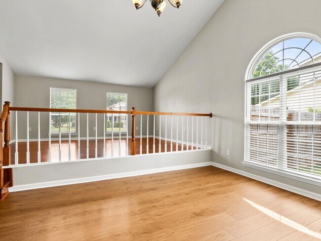 Building Photo - Fantastic Location in Madison City!
