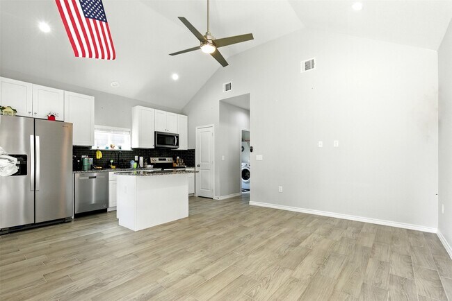 Building Photo - 352 Westchase St