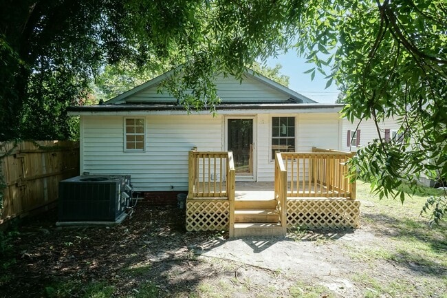 Building Photo - Two Bedroom Home!