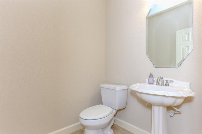 Building Photo - 20907 Field Manor Ln