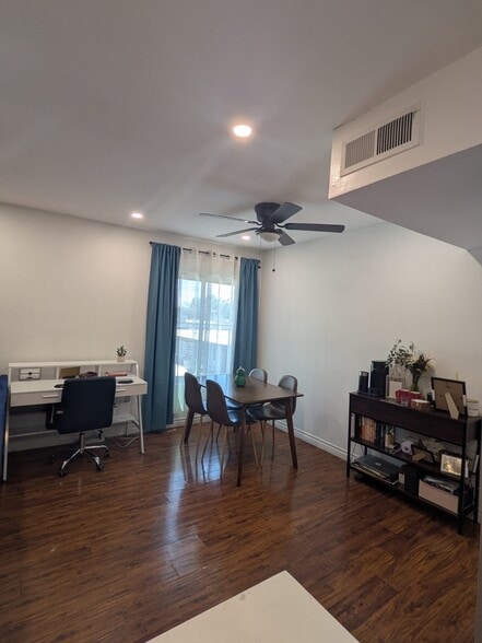 Building Photo - 5652 Yolanda Ave