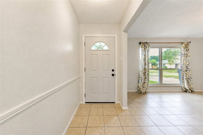 Building Photo - 10123 Kent Towne Ln