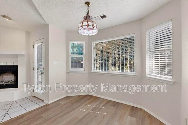 Building Photo - 1420 Stoneway Dr NW