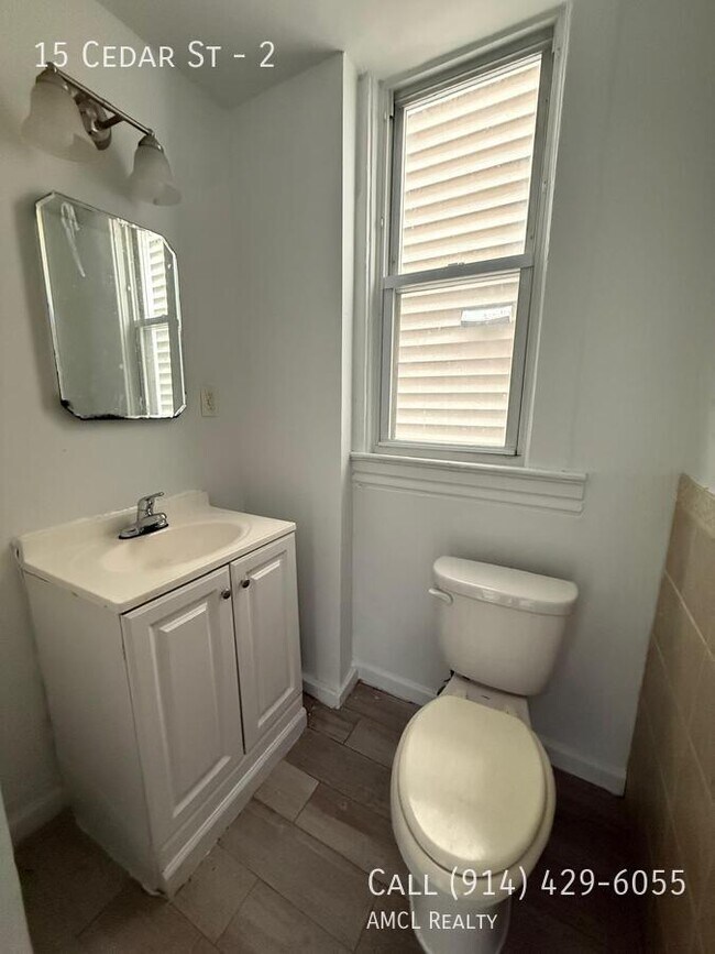 Building Photo - 15 Cedar St