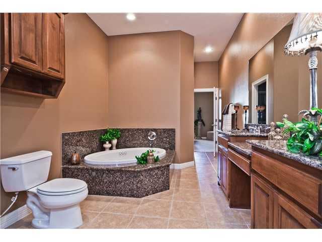 Building Photo - 9122 Balcones Club Dr