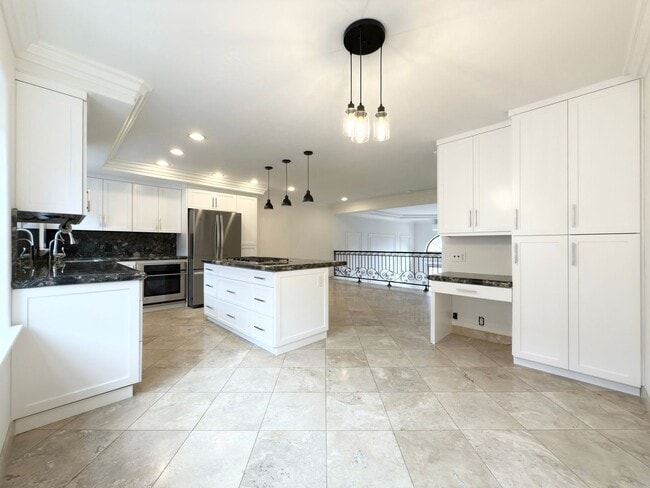 Building Photo - Beautiful Townhome on The Legends Golf Cou...
