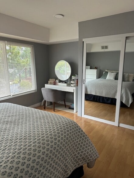 Closet & Dressing Vanity - 4010 Avenida Verano