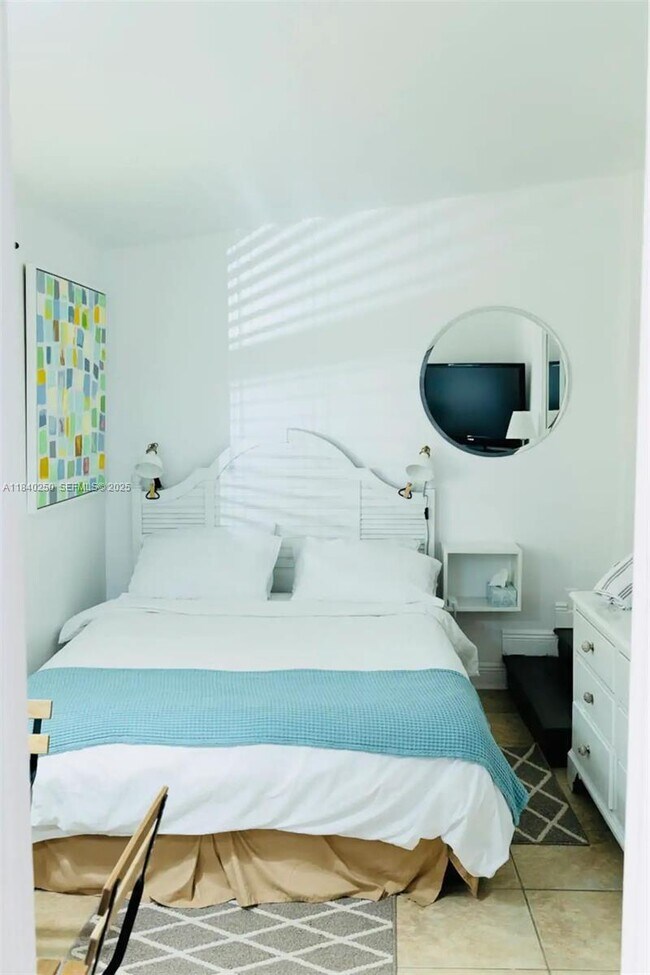 Building Photo - 2221 SW 26th Ln