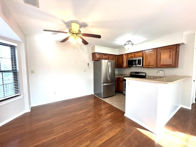 Building Photo - 111 Longfield Ct