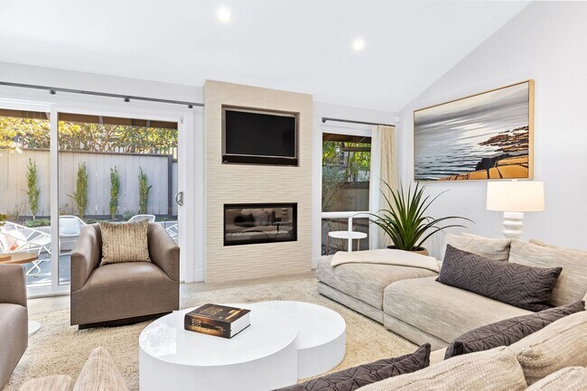 Building Photo - Stylish Condo in Desirable Alta Heights Neighborhood