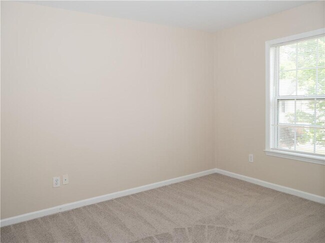 Building Photo - 663 Prada Ct NE