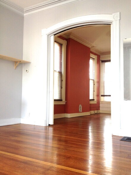 Front room looking back. - 22 Lyon St