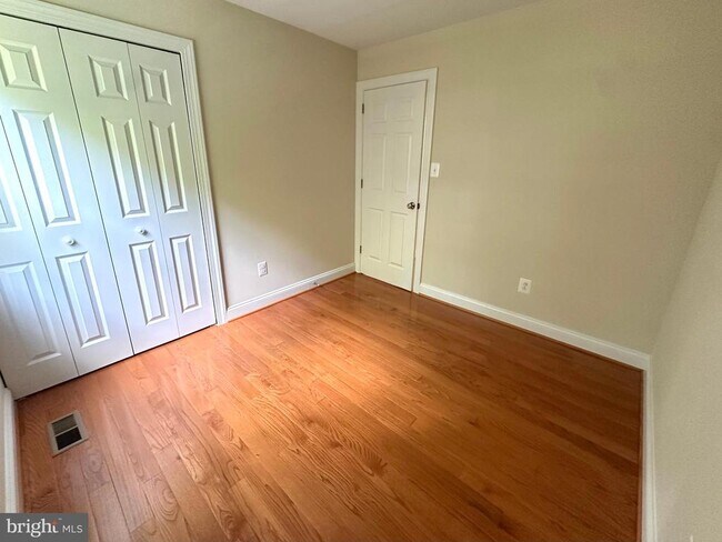 Building Photo - 1213 Forestville Dr