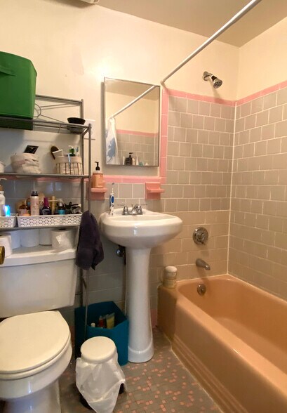 Building Photo - 1069 Beacon St