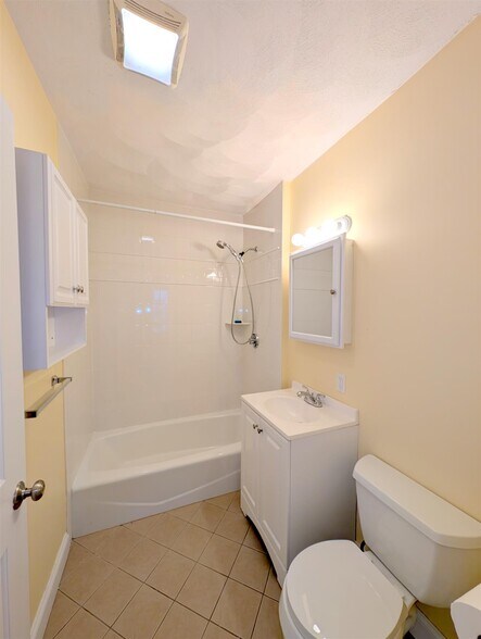 Building Photo - 51 Beacon St