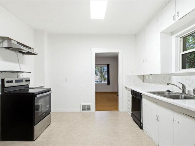 Building Photo - Poplar Grove 2 bedroom 1 bath, fenced