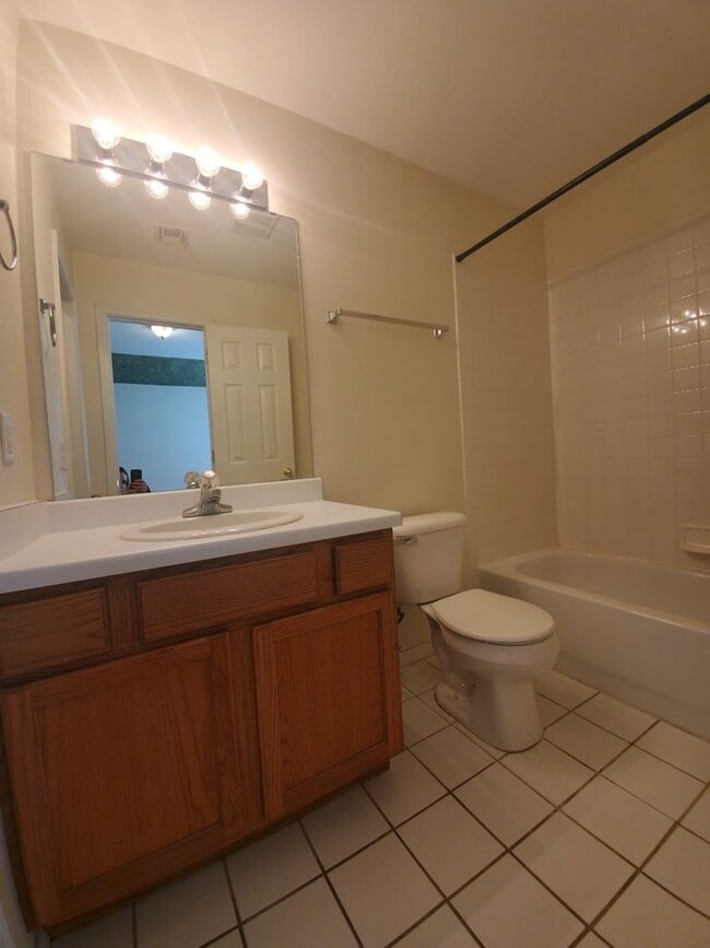 Building Photo - PRELEASING FOR EARLY MARCH! (3) Bed/(2) Bath NE Norman!