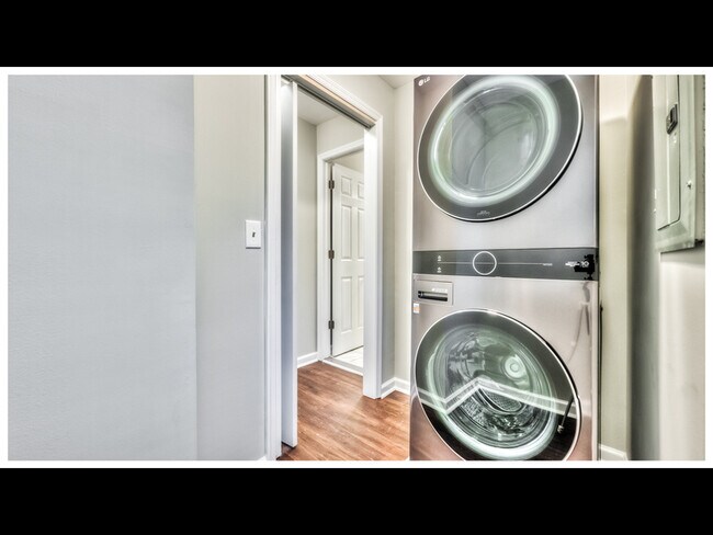 Building Photo - 119 Main St