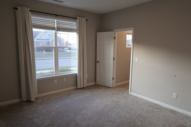 Building Photo - 2951 Daylily Dr